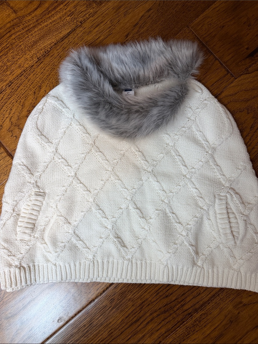 Faux-Fur Trim Cream Cable Knit Sweater Cape